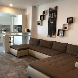 Luxury Westpark 2 Lake View W6 Apartment
